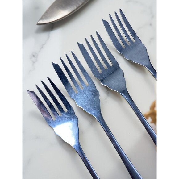 Vintage Gentry Stainless Steel Salad Forks — English Tip Pattern — Set of 4 — Sh - Picture 3 of 5